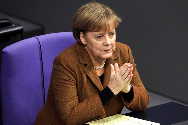 2011. En af de karakteristiske håndbevægelser hos kansleren, der bevarede roen i krisen og stod fast på sparepolitikken. 