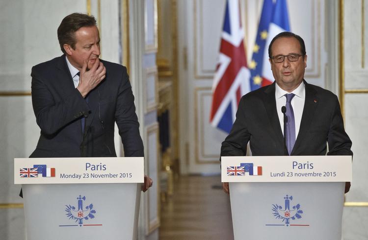 Topmøde. Den britiske premierminister David Cameron (tv) mødes i dag med den franske præsident Francois Hollande i Paris. 