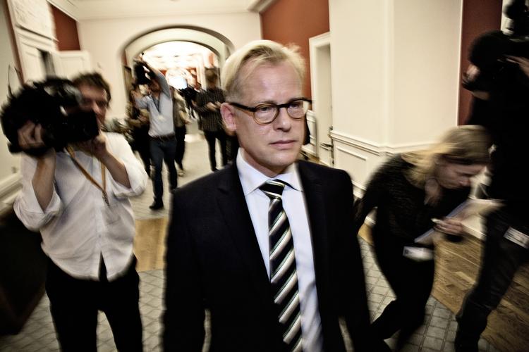 Politianmeldes. 40 ud af 41 medlemmer i regionsrådet har vedtaget at politianmelde Carl Holst efter at have nærstuderet en kritisk rapport fra Statsforvaltningen 