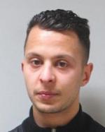 Eftersøgt. Politiet i Frankrig og Belgien har offentliggjort dette billede af Salah Abdeslam. 