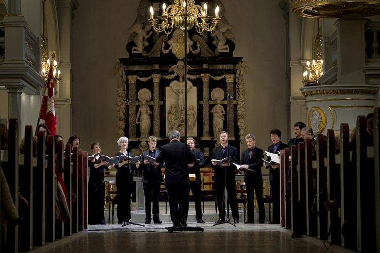Sublimt. Søndag løftede og udvidede Ars Nova-sangerne vores univers i en sublim time. Billedet her  er fra en tidligere koncert i Garnisons Kirke. 
