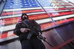VÅBENADGANG. Et lovforslag, der skal hindre terrormistænkte i at kunne købe våben, angribes hårdt af USA's våbenlobby. 