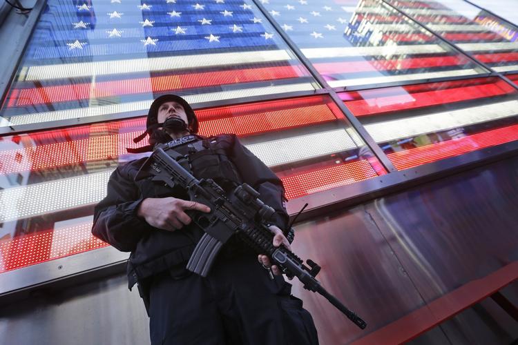 VÅBENADGANG. Et lovforslag, der skal hindre terrormistænkte i at kunne købe våben, angribes hårdt af USA's våbenlobby. 