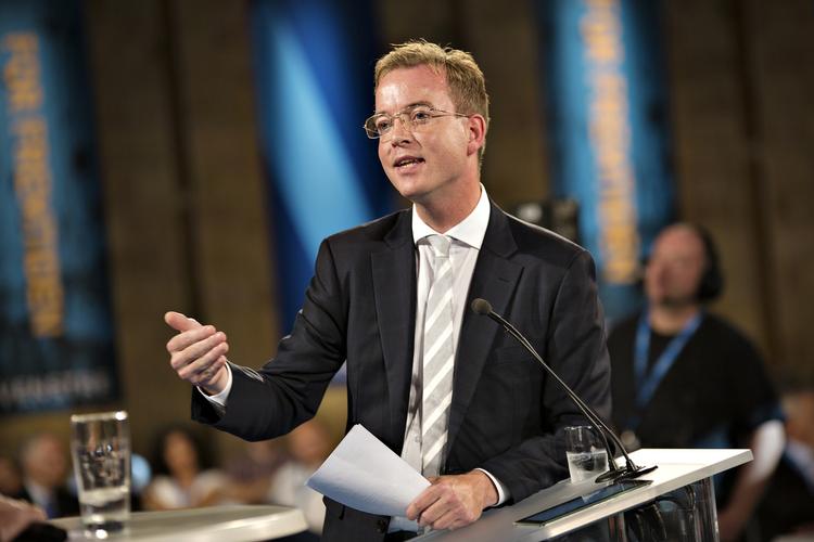 Fokus. Uddannelsesministerens egen uddannelse er endnu engang i fokus. Denne gang på hans eget initiativ. 