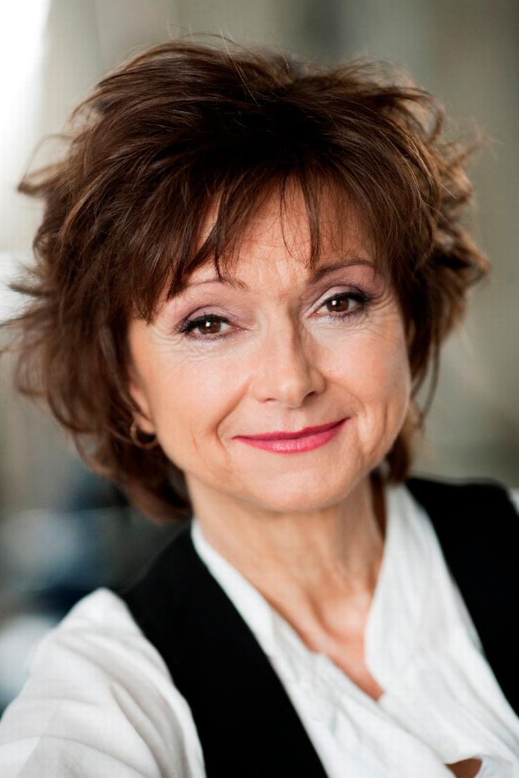 Folketeateret. Sonja Oppenhagen tager over efter Ghita Nørby, der meldte afbud til forestillingen 'Skærmydsler' mandag. Begge skuespillere kendes fra Matador, hvor Nørby spillede grisehandlerens datter Ingeborg, og Oppenhagen spillede modehandlerens kone, Vicki Arnesen. 