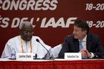 Præsidenter. Coe (th) var Diacks højre hånd fra 2007 og otte år frem. Coe blev præsident i IAAF efter kampvalg med ukraineren Sergej Bubka efter 115 mod 92 stemmer. 