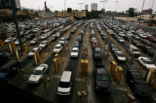 TIJUANA. Trafikken på grænsem mellem San Diego i USA og Tijuana i Mexico er ret sindssyg. Begge byer er værd at besøge. 