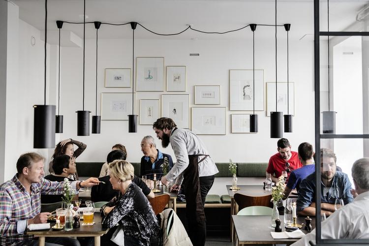 Øl-restaurant. Hos Øl &amp; Brød på Vesterbro drikker gæsterne Mikkellers øl til maden. Vinen skal man kigge langt efter. 