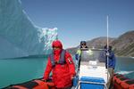 GRØNLAND. På en tur med båd fra den sydgrønlandske by Narsarsuaq kan du komme helt tæt på store isbjerge. 