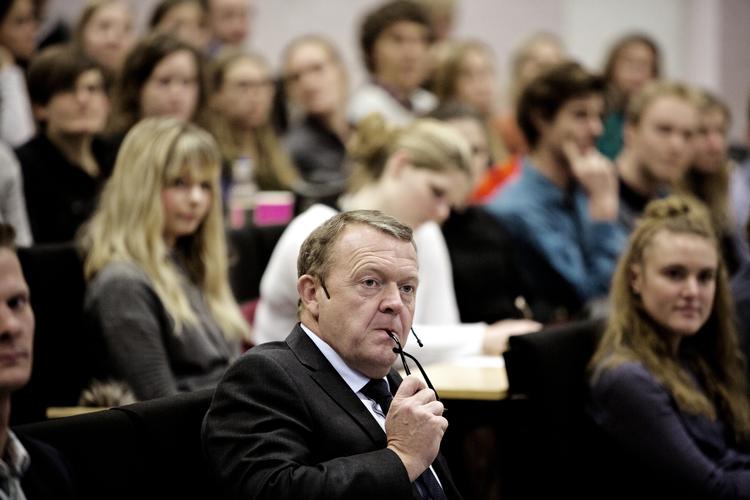 Valgmøde. Studerende griller statsminister Lars Løkke Rasmussen (V) om retsforbeholdet på Københavns Universitet. 