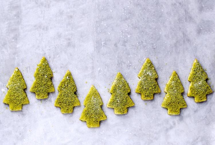 Pistace. De skønne juletræer får en smuk grøn farve fra pistacenødder. 