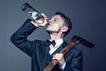 Dranker. Finnen hr. Puntila er en utålelig dranker i Staffan Valdemar Holms udgave af 'Puntila'. 