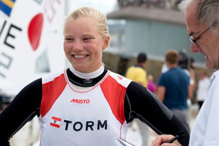 VERDENSMESTER. Danmarks første VM-medalje i den olympiske laser radial blev af guld, da Anne-Marie Rindom fra Horsens sikrede sig titlen på sidstedagen i Oman. 