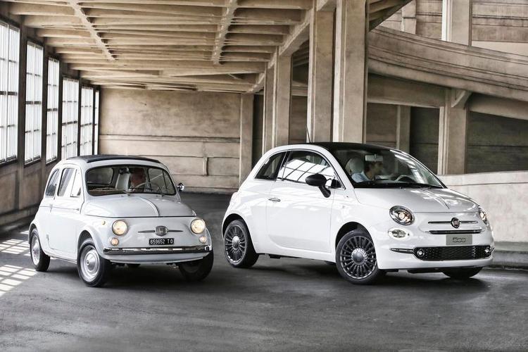 KONTRASTER. Den nuværende Fiat 500 har tydelige stiltræk, der er lånt fra 1957-modellen. 