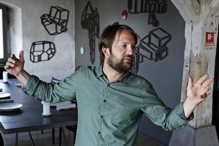 Troldmand. Rene Redzepi fra noma laver tacos på søndag ved Torvehallerne. 