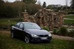 Luftforandring. Der er kun sket små justeringer af de ydre linjer på BMW 3-serien. Blandt andet har luftindtaget foran på bilen fået nyt udseende. 