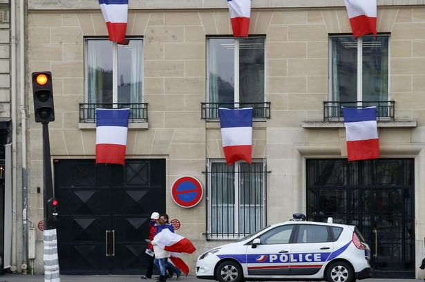 Paris' ejendomme er i dag i de franske farver. 