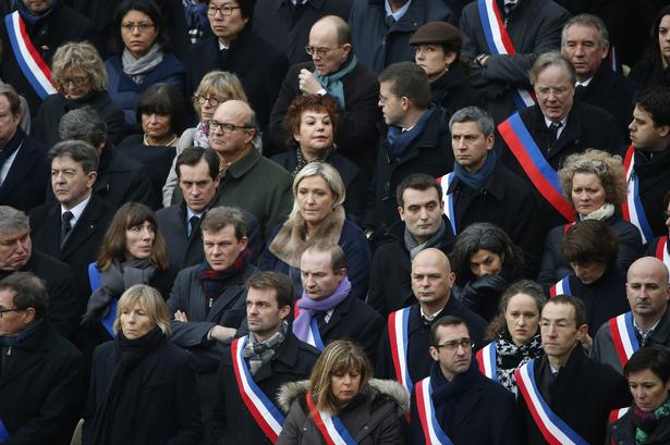 Blandt deltagerne i den statslige højtidelighed er Marine Le Pen, lederen af det indvandringskritiske parti Front National, der kan gå frem i meningsmålingerne efter massakrerne i Paris. 