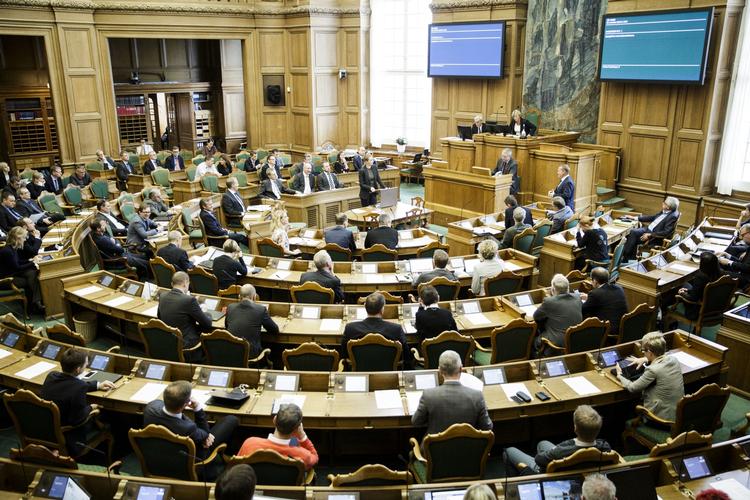 Politik. Spørgetime i folketingssalen. 