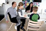 Forståelse. Maria Møllgaard og hendes mand Rasmus er forældre til to børn; Ludvig på 3 og Olivia på 6 år. De var trætte af at skælde dem ud hele tiden og tog et kursus i at lade være. I dag fungerer familielivet meget bedre. 