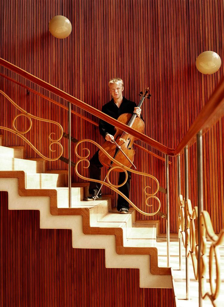 Højdepunkt. Cellosolisten Henrik Dam Thomsen blev koncertens højdepunkt med sin Tjajkovskijfortolkning. PR-foto 