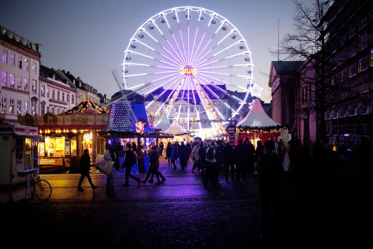 Utilfredshed. Det midlertidige pariserhjul på Nytorv i København, har dannet grund for en del klager fra naboerne. 