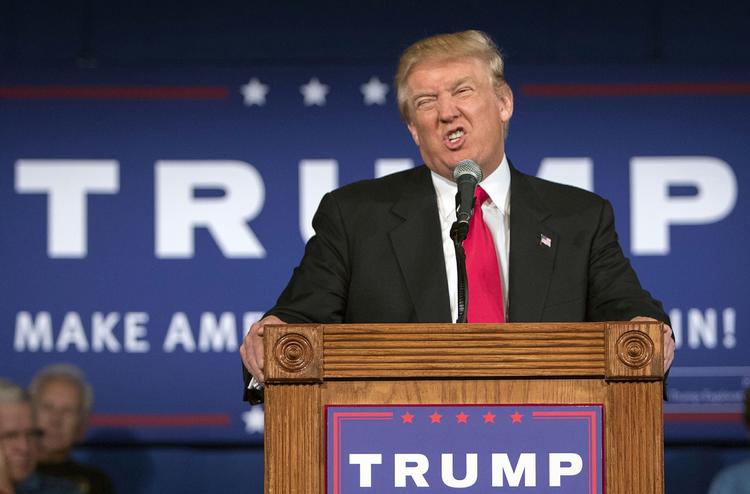 Styrtdyk. Den republikanske præsidentkandidat Donald Trump er på en lille uge gået fra at være den foretrukne kandidat for 43 procent af de republikanske vælgere til i denne uge at ligge på 31 procent. Faldet kommer efter, at han har politiseret terrorangrebet i Paris og gjort grin med en handicappet journalist. 
