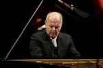 Opfordring. Daniel Barenboim beder Det Kongelige teaters ledelse tænke i andre besparelsesbaner. Her ses han ved en koncert i DR Koncerthuset i 2013. 