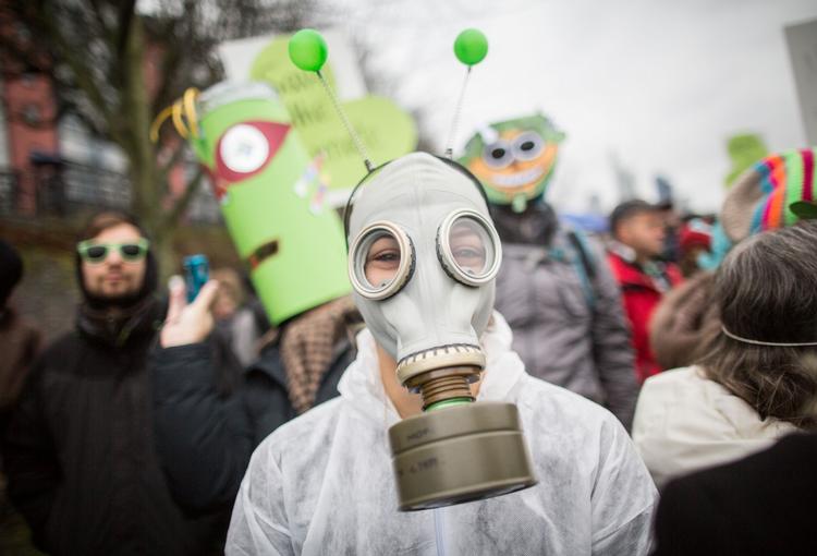 Cop21. Klimademonstranter i Munchen kalder på markante beslutninger på klimatopmødet, der begynder i dag i Paris. 
