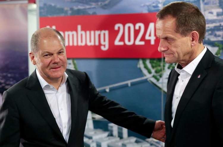 Tabt. Ansigtsudtrykkene hos borgmester Olaf Scholz (tv) og formanden for den tyske olympiske komité, Alfons Hörmann, fortalte det hele. 