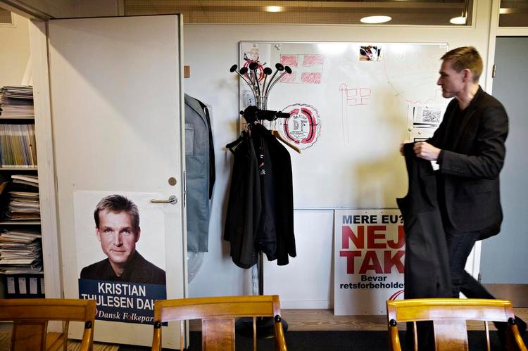 Fastkurs. Kristian Thulesen Dahl vil holde Lars Løkke fast på den mere EU-skeptiske linje, som han underskrev under valgkampen. 