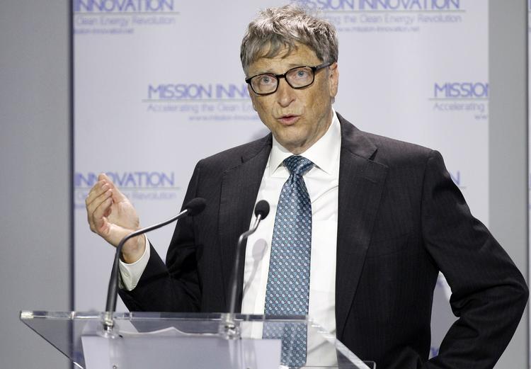 Nytænkning. Efter en times ventetid, gik præsentationen af 'Mission Innovation' endelig igang med Bill Gates bag mikrofonen. 