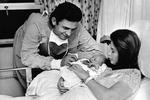 Johnny Cash og June Carter mødte hinanden på turne i 1956. Om det første møde sagde Cash senere: »Den første gang jeg mødte June, gik jeg ned på knæ og fortalte, at jeg en dag ville gifte mig med hende. Vi var begge to gift med andre på det tidspunkt. Men vi blev vildt forelskede, arbejdede sammen og turnerede sammen, vi var sammen hele tiden. Så da turnéen var færdig, og vi ikke kunne være sammen mere, da vi skulle hjem til nogle andre, begyndte det at gøre virkeligt ondt«. De fik deres første og eneste barn, sønnen John i 1970. De blev gift i 1968. 