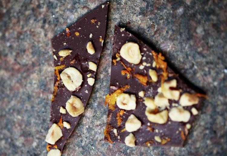 Chokoladebrud er et af de flotte, meget rustikke stykker konfekt. 