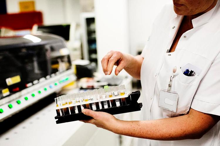 Medicinforbrug. Mere end hver 10. dansker over 40 år i dag tager statiner for at modvirke hjerte-kar-sygdomme og blodpropper i hjernen og i hjertet. 