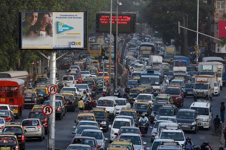 presset. Delhi i Indien er verdens mest forurenede by, og intet tyder på bedring. Sidste år rullede der 1.400 nye biler ud i gaderne - hver dag. 