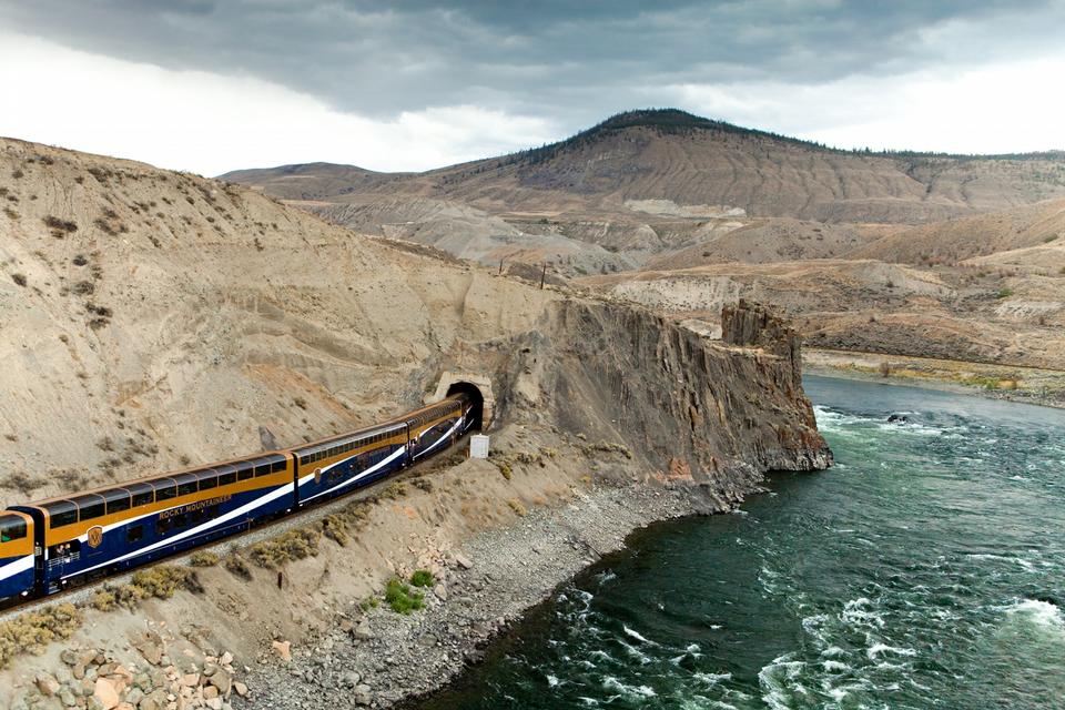 BESVÆRLIGT. Schweiziske tunnelbyggere var med til at bore huller i bjergene i i 1880'erne. Turene er typisk på 800-1.000 km. 