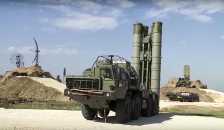 Adgangsafvisende. Ruslands S-400 missiler mod mål i luften er blevet indsat i baser i Syrien - selv om Islamisk Stat, som er den officielle fjende, ikke råder over fly. 