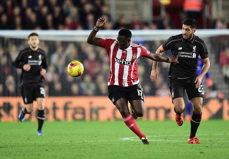 Pokalkamp. Southamptons Victor Wanyama ig Liverpools Emre Can i duel. 