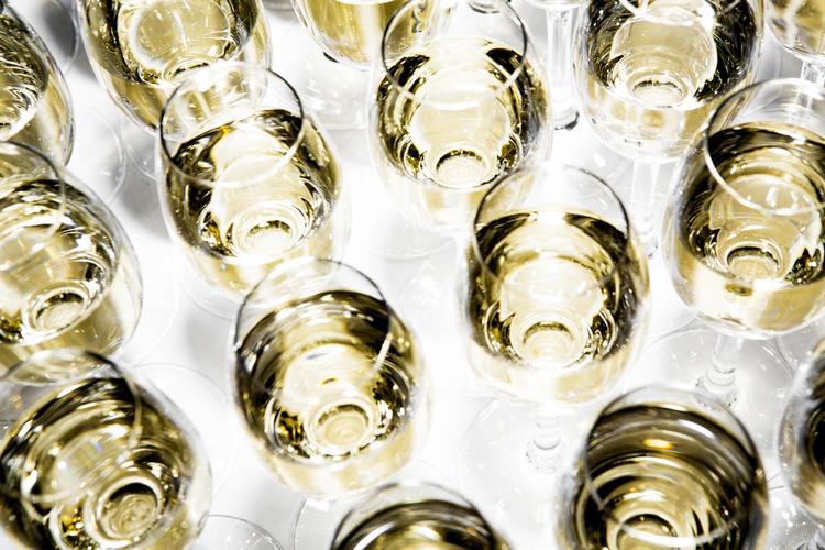 Hvidvin. Ugens vinder dufter grønt, græsset og urtet 