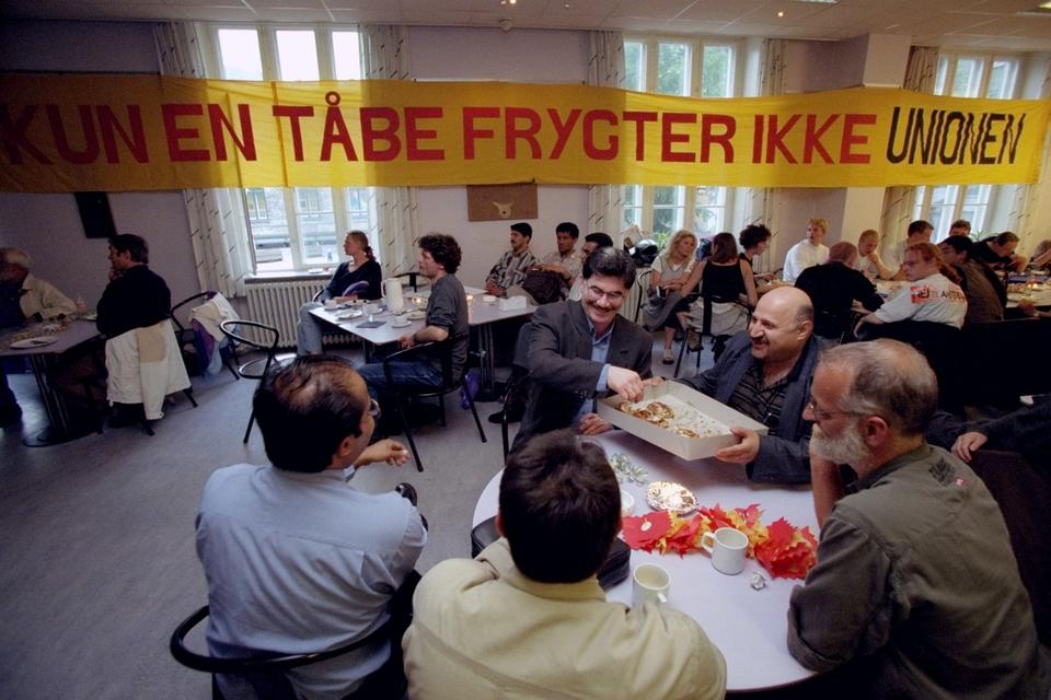 ØV. Det blev et ja ved folkeafstemningen om Danmarks tilslutning til Amsterdam-traktaten den 28. maj 1998. Jublen var svingende hos Folkebevægelsen mod EU, der holdt valgaften i Medborgerhuset på Nørre Allé 