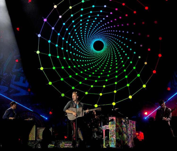 Livsvisdom. Coldplays syvende album er Hollywood-udgaven af Rasmus Seebach med væg-til-væg banaliteter krydret med new age livsvisdom. Foto fra en koncert i Parken i 2012. 