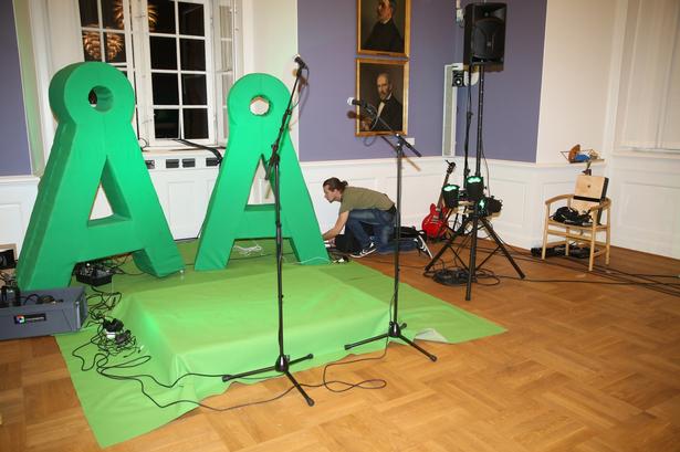 Før festen begynder. Alternativet gør klar til valgfejring. 