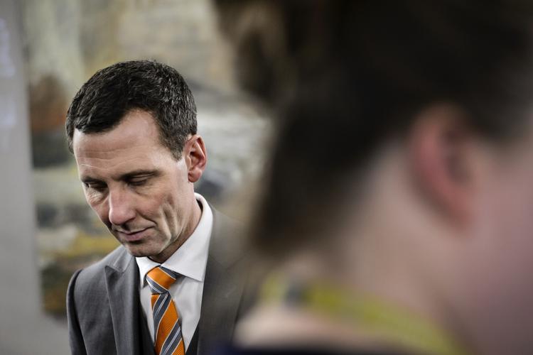 Skyld. Nick Hækkerup og flere andre politikere kritiserer statsministeren og regeringen for at være skyld i ja-sidens nederlag. 