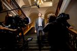 Igen igen. I sin sejrstale i aftes trak Thulesen Dahl tråde til sommeren 1992, hvor et flertal stemte nej til Maastricht-traktaten, der etablerede EU. Og glædede sig over, at danskerne »selv bestemmer tempoet«. Foto: Peter Hove Olesen 