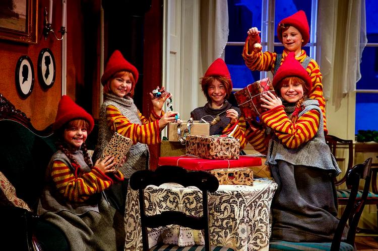 Nisseri. Så blev det atter en gang jul i den gamle præstegård. Årets udgave af 'Nøddebo Præstegaard' spiller frem til 23. december på Folketeatret. 