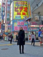 Tokyo. Den japanske metropol  tog Laura Bro med storm på grund mødet mellem de ældgamle traditioner og »det fuldstændig vanvittige tegneseriecomputerland«. 