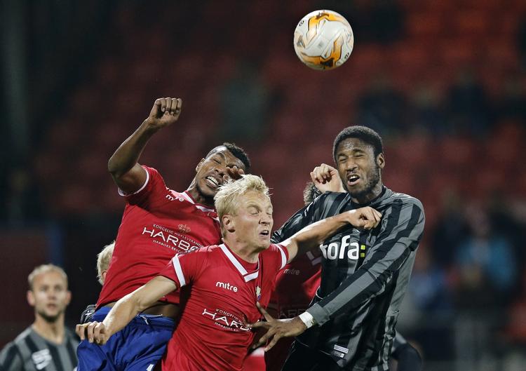 fixet? Esbjerg- og FC Vestsjælland-spillere i kamp om bolden i den ene af de to FCV-kampe, der er under mistanke for matchfixing. 