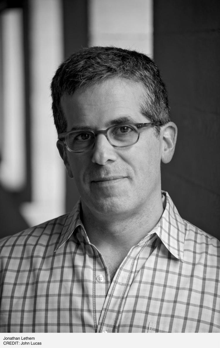 AMBITIØS. Jonathan Lethem vil have det hele med i sin vittigt myldrende roman. Men noget mangler. 