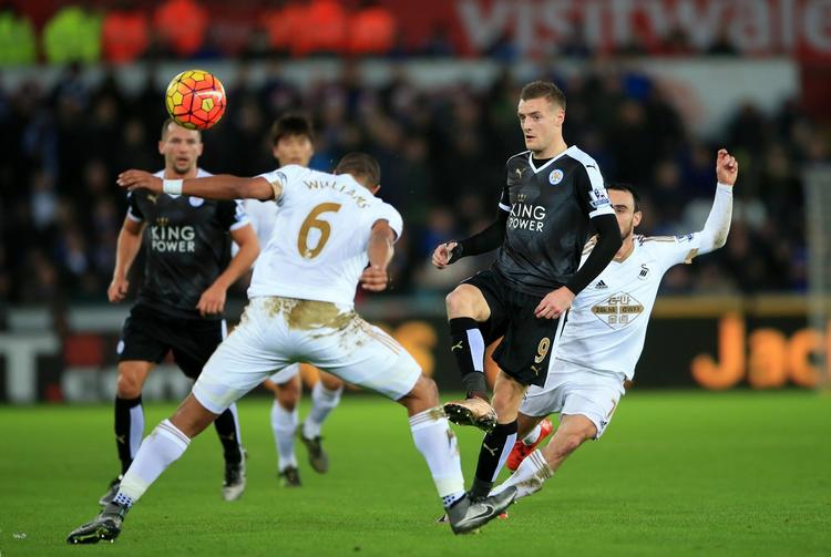 tophold. For første gang i 12 på hinanden følgende kampe måtte Jamie Vardy (midt) gå fra banen uden at score. 